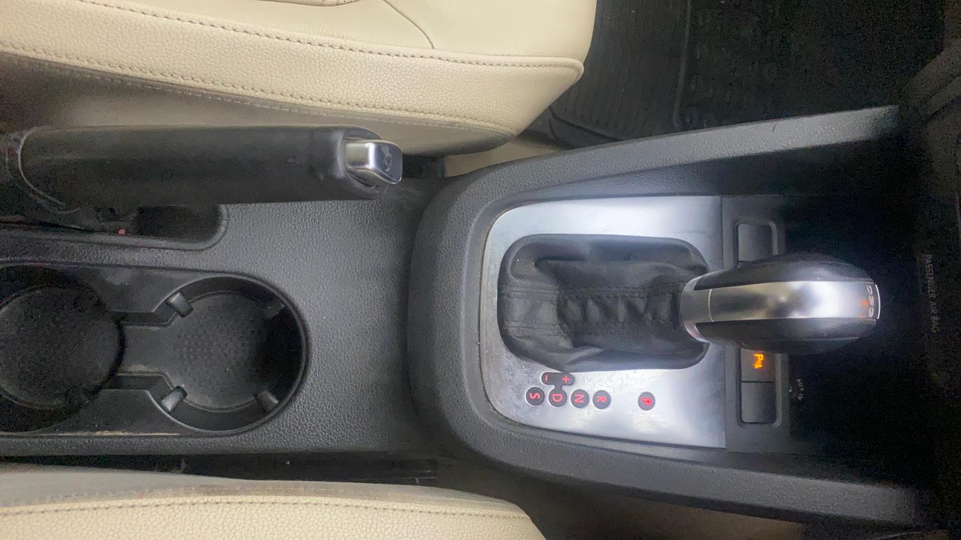 2013 Volkswagen Jetta HIGHLINE TDI AT, Diesel, Automatic, 97,845 km, Gear Lever