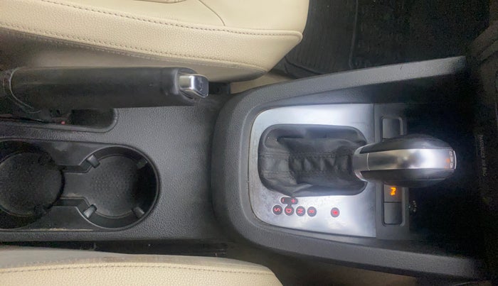 2013 Volkswagen Jetta HIGHLINE TDI AT, Diesel, Automatic, 97,845 km, Gear Lever