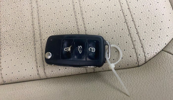 2013 Volkswagen Jetta HIGHLINE TDI AT, Diesel, Automatic, 97,845 km, Key Close Up