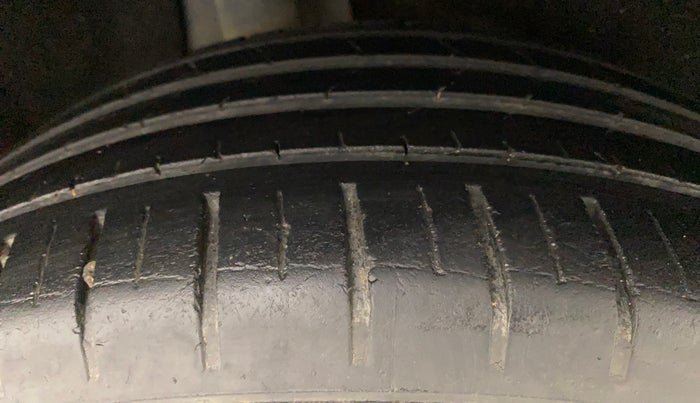 2016 Maruti Baleno ZETA PETROL 1.2, Petrol, Manual, 40,090 km, Right Rear Tyre Tread