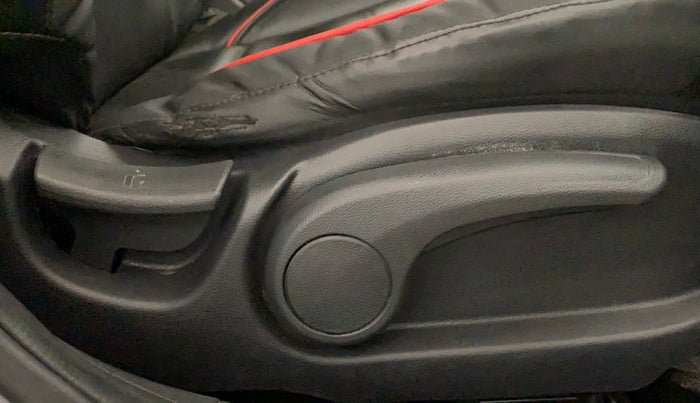 2019 Hyundai Elite i20 SPORTZ PLUS 1.2, Petrol, Manual, 72,539 km, Driver Side Adjustment Panel