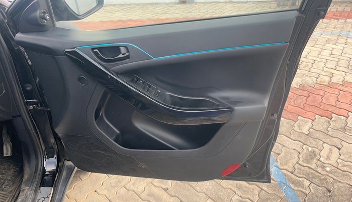 2023 Tata NEXON XZ PLUS PETROL SUNROOF DARK EDITION, Petrol, Manual, 9,627 km, Driver Side Door Panels Control