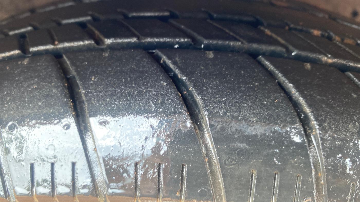 2016 Ford Figo Aspire TITANIUM 1.5 PETROL, Petrol, Manual, 42,899 km, Right Front Tyre Tread