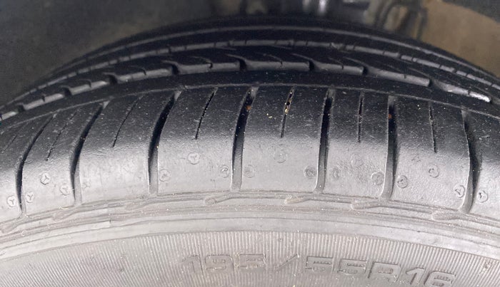 2021 Volkswagen Vento HIGHLINE PLUS 1.0 TSI AT, Petrol, Automatic, 27,408 km, Left Front Tyre Tread