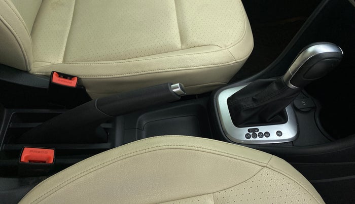 2021 Volkswagen Vento HIGHLINE PLUS 1.0 TSI AT, Petrol, Automatic, 27,408 km, Gear Lever