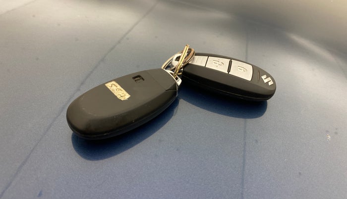 2017 Maruti Baleno ZETA PETROL 1.2, Petrol, Manual, 58,725 km, Key Close Up