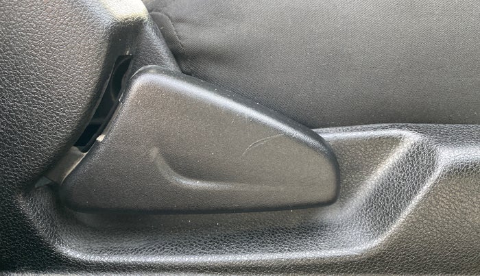 2022 Renault Kwid RXT 1.0, Petrol, Manual, 7,371 km, Driver Side Adjustment Panel