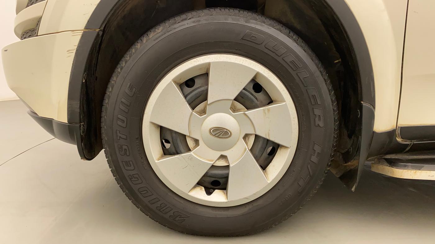 2015 Mahindra XUV500 W6, Diesel, Manual, 66,359 km, Left Front Wheel