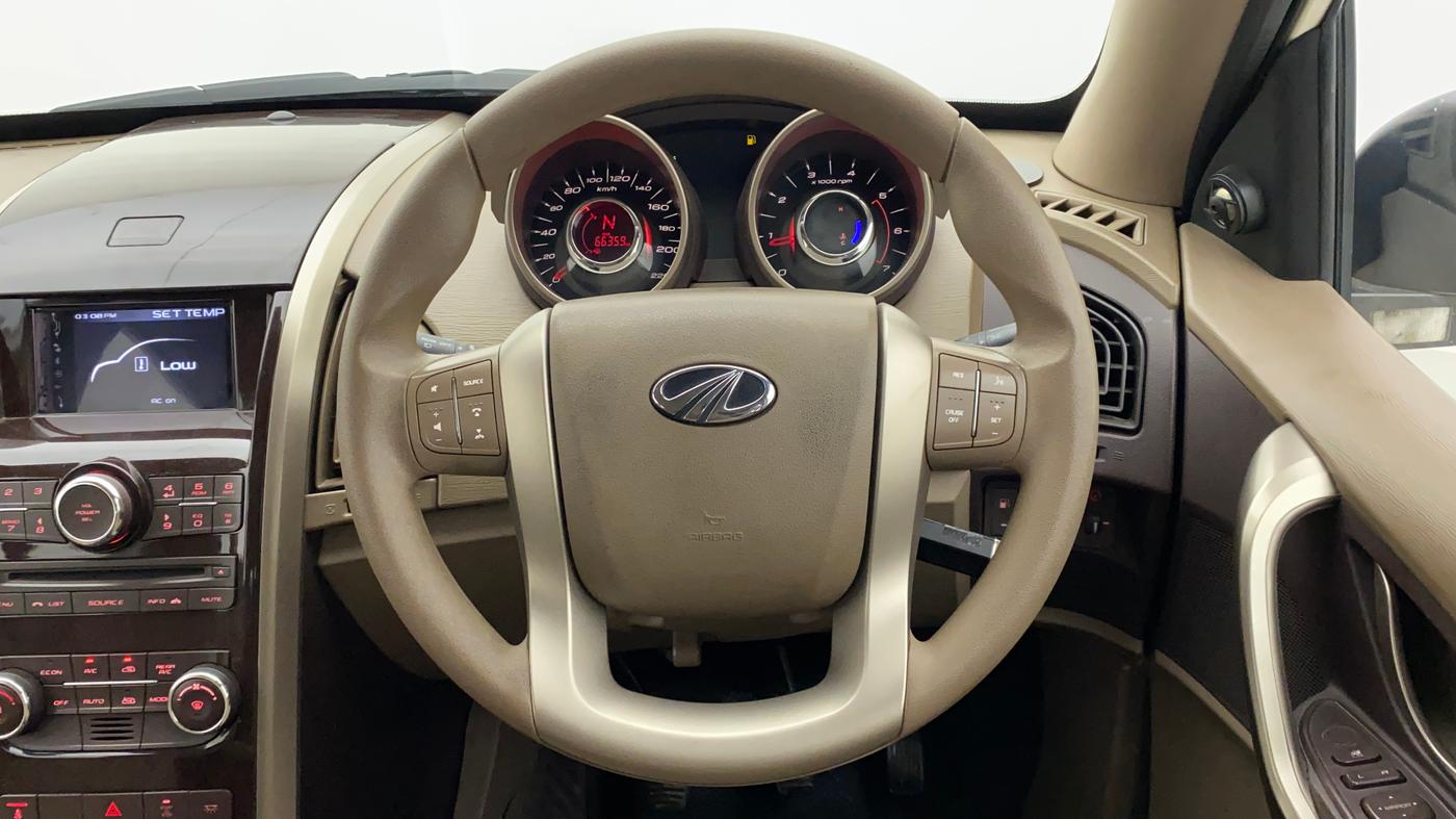 2015 Mahindra XUV500 W6, Diesel, Manual, 66,359 km, Steering Wheel Close Up