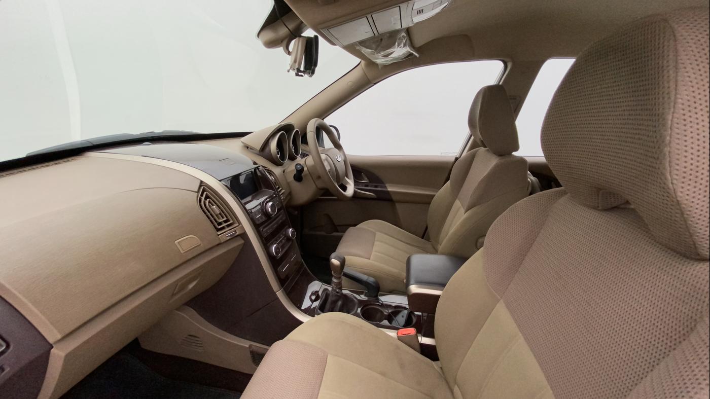 2015 Mahindra XUV500 W6, Diesel, Manual, 66,359 km, Right Side Front Door Cabin