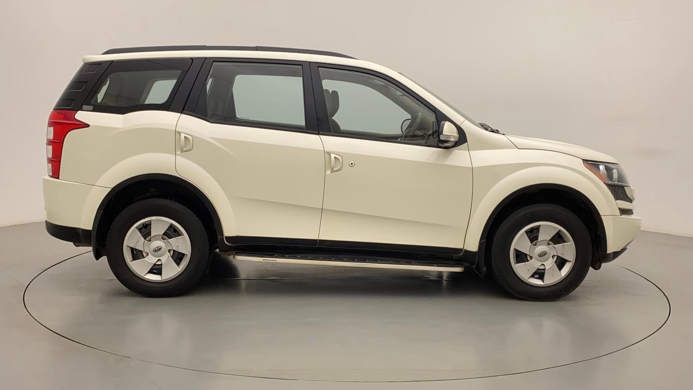2015 Mahindra XUV500 W6, Diesel, Manual, 66,359 km, Right Side View