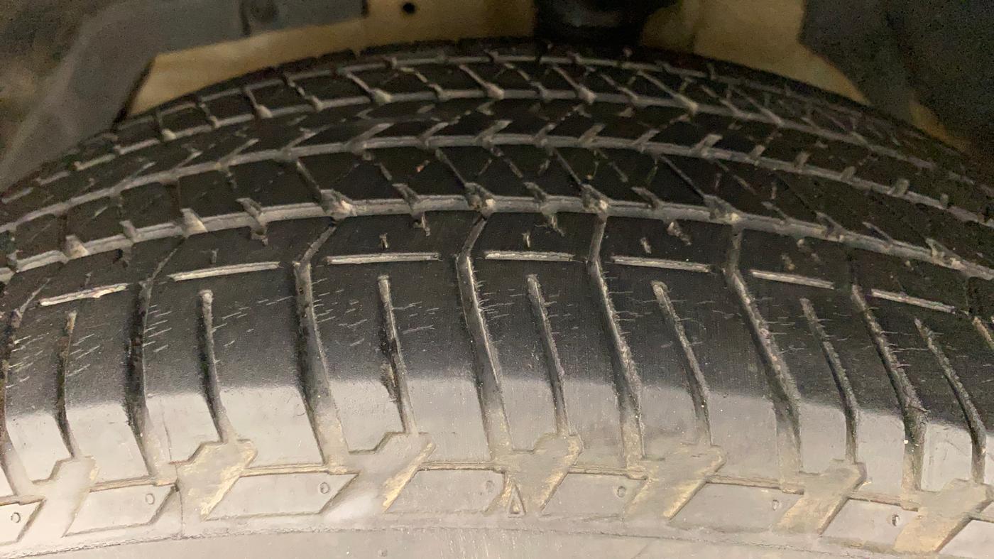2015 Mahindra XUV500 W6, Diesel, Manual, 66,359 km, Left Front Tyre Tread