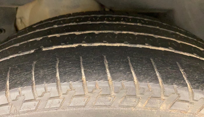 2015 Mahindra XUV500 W6, Diesel, Manual, 66,359 km, Right Rear Tyre Tread