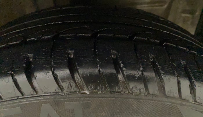 2011 Toyota Etios G, Petrol, Manual, 59,941 km, Right Front Tyre Tread