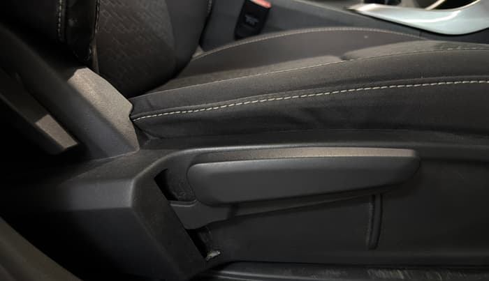 2021 Tata ALTROZ XZ PETROL, Petrol, Manual, 38,358 km, Driver Side Adjustment Panel
