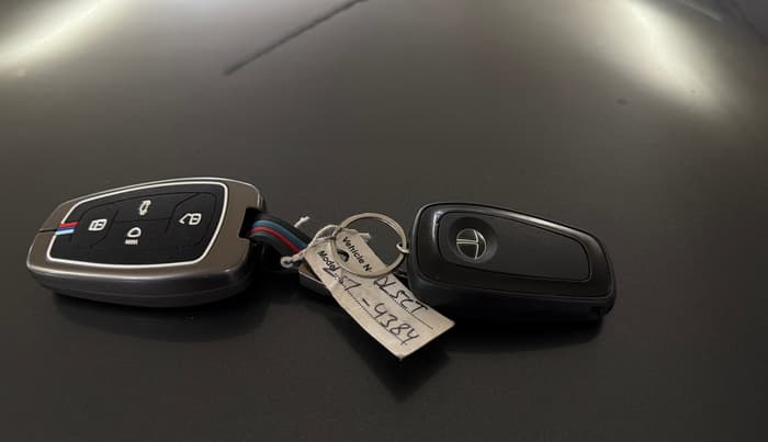 2021 Tata ALTROZ XZ PETROL, Petrol, Manual, 38,358 km, Key Close Up