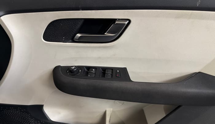 2021 Tata ALTROZ XZ PETROL, Petrol, Manual, 38,358 km, Driver Side Door Panels Control