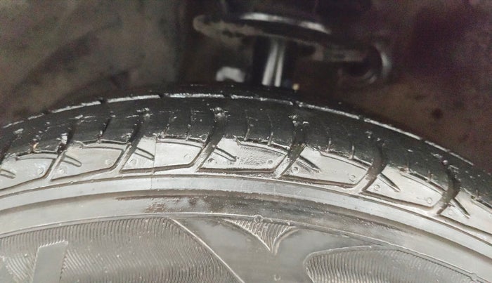 2018 Maruti Baleno DELTA PETROL 1.2, Petrol, Manual, 45,726 km, Left Front Tyre Tread