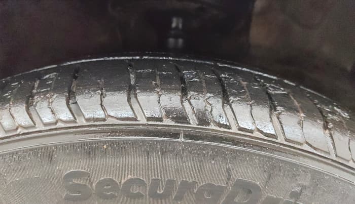 2015 Toyota Corolla Altis GL PETROL, Petrol, Manual, 87,092 km, Right Front Tyre Tread