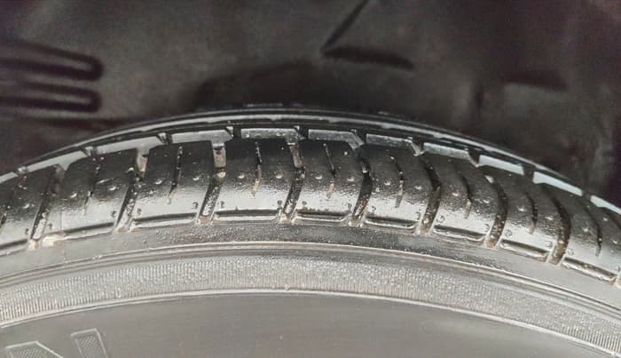 2015 Toyota Corolla Altis GL PETROL, Petrol, Manual, 87,092 km, Right Rear Tyre Tread