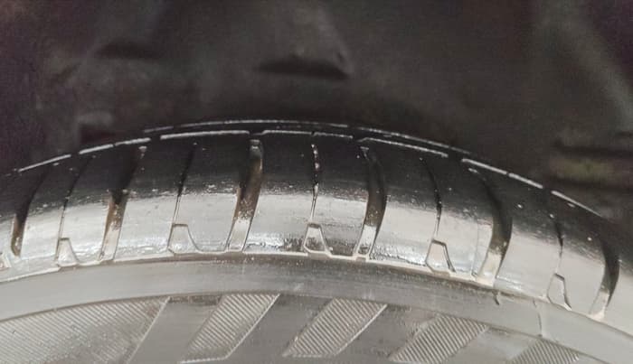 2015 Toyota Corolla Altis GL PETROL, Petrol, Manual, 87,092 km, Left Rear Tyre Tread