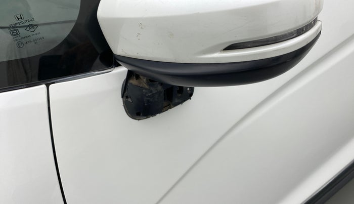 2018 Honda WR-V 1.5L I-DTEC VX MT, Diesel, Manual, 1,18,690 km, Left rear-view mirror - Cover has minor damage