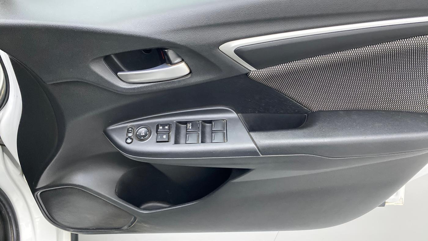 2018 Honda WR-V 1.5L I-DTEC VX MT, Diesel, Manual, 1,18,690 km, Driver Side Door Panels Control