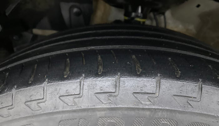 2018 Honda WR-V 1.5L I-DTEC VX MT, Diesel, Manual, 1,18,690 km, Left Front Tyre Tread