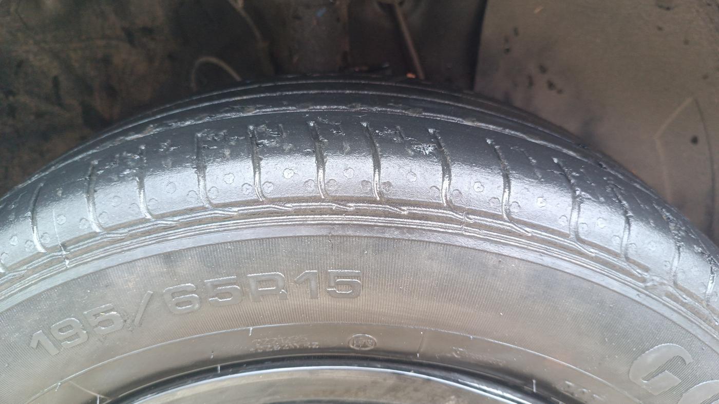 2024 Hyundai VENUE SX 1.2 KNIGHT EDITION, Petrol, Manual, 44,498 km, Right Front Tyre Tread