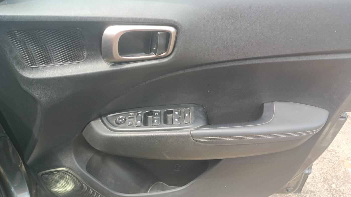 2024 Hyundai VENUE SX 1.2 KNIGHT EDITION, Petrol, Manual, 44,498 km, Driver Side Door Panels Control