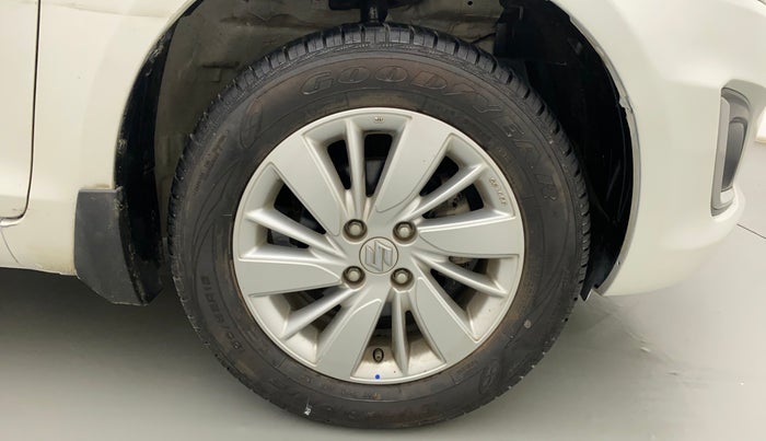 2016 Maruti Swift ZXI, Petrol, Manual, 3,333 km, Right Front Wheel