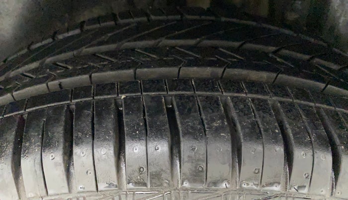 2016 Maruti Swift ZXI, Petrol, Manual, 3,333 km, Left Rear Tyre Tread