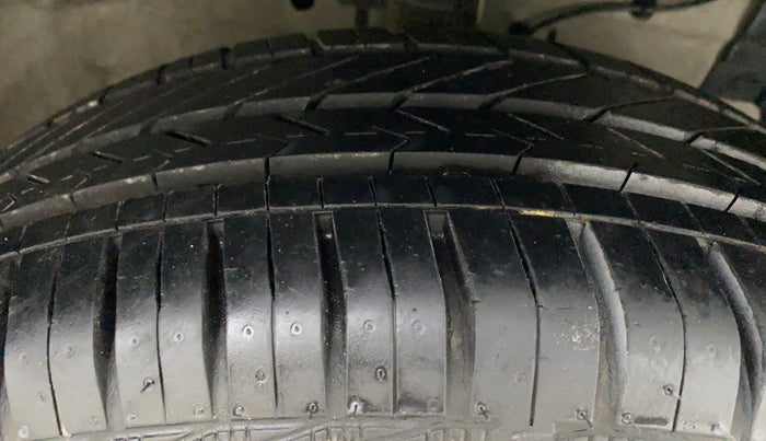 2016 Maruti Swift ZXI, Petrol, Manual, 3,333 km, Right Front Tyre Tread