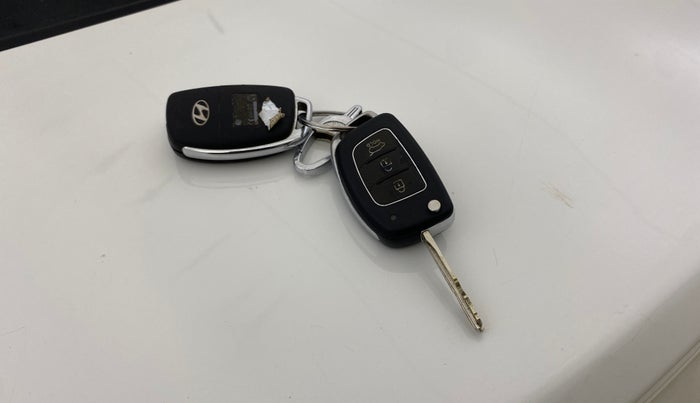 2015 Hyundai Xcent S 1.2, Petrol, Manual, 22,387 km, Key Close Up