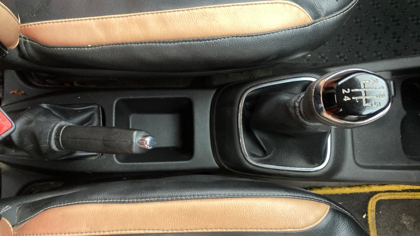 2018 Renault Kwid RXT 1.0, Petrol, Manual, 91,881 km, Gear Lever