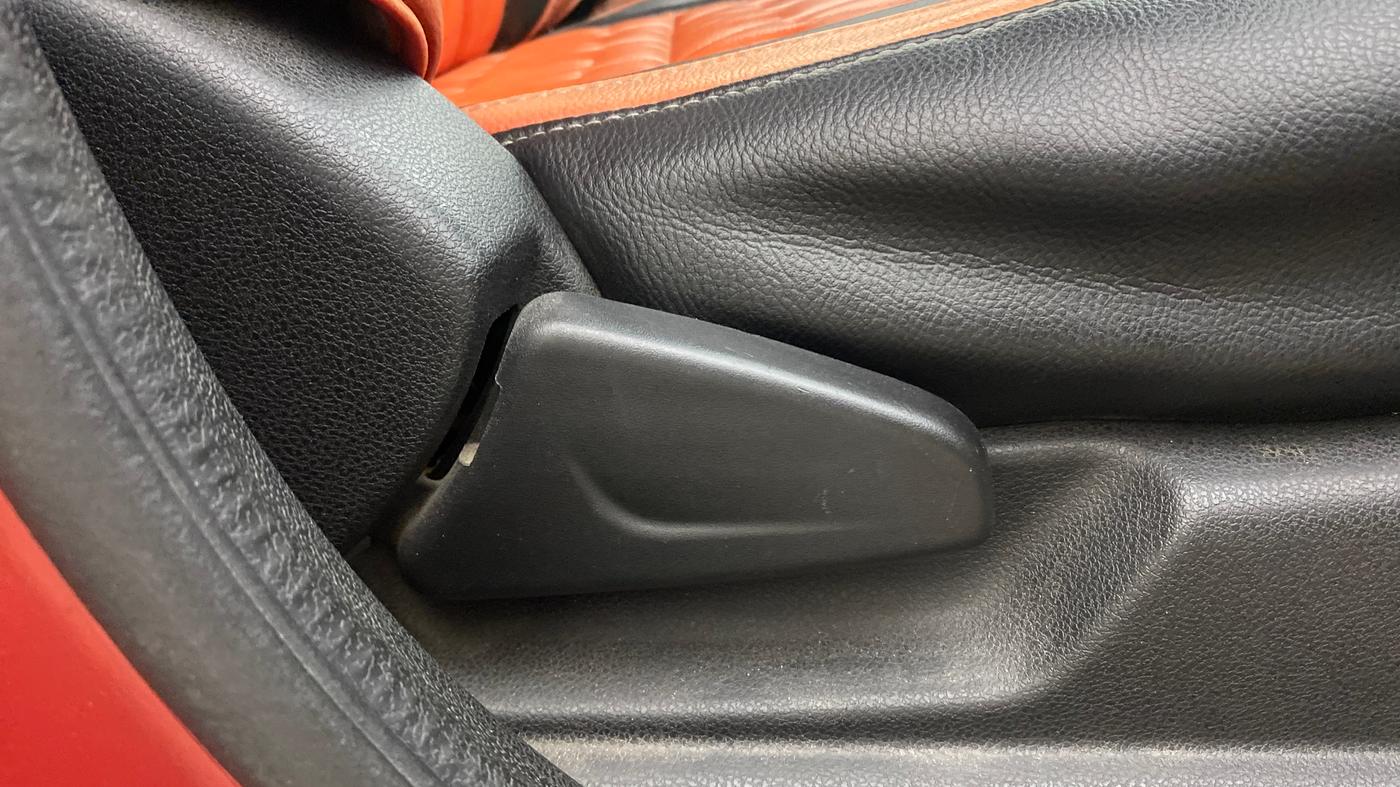 2018 Renault Kwid RXT 1.0, Petrol, Manual, 91,881 km, Driver Side Adjustment Panel