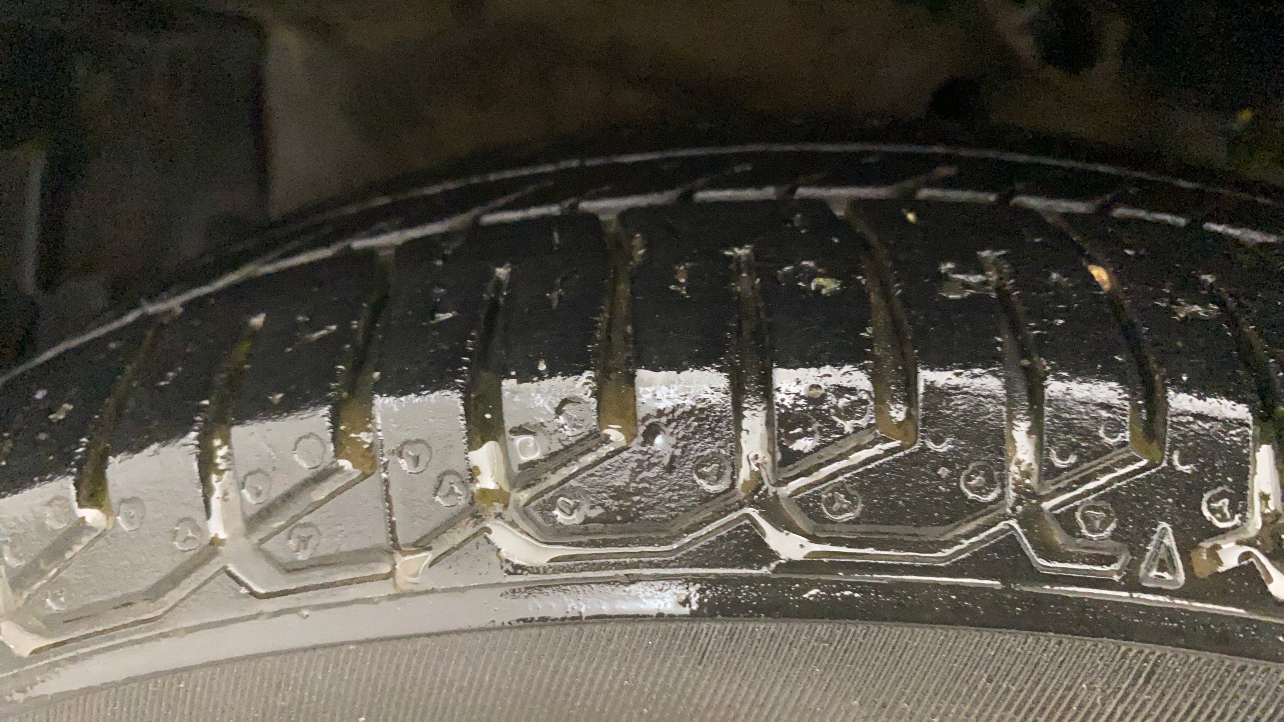 camera-Left-Front-Tyre-Tread