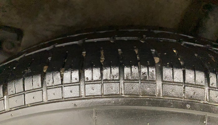 2014 Maruti Ritz VXI, Petrol, Manual, 65,014 km, Left Rear Tyre Tread