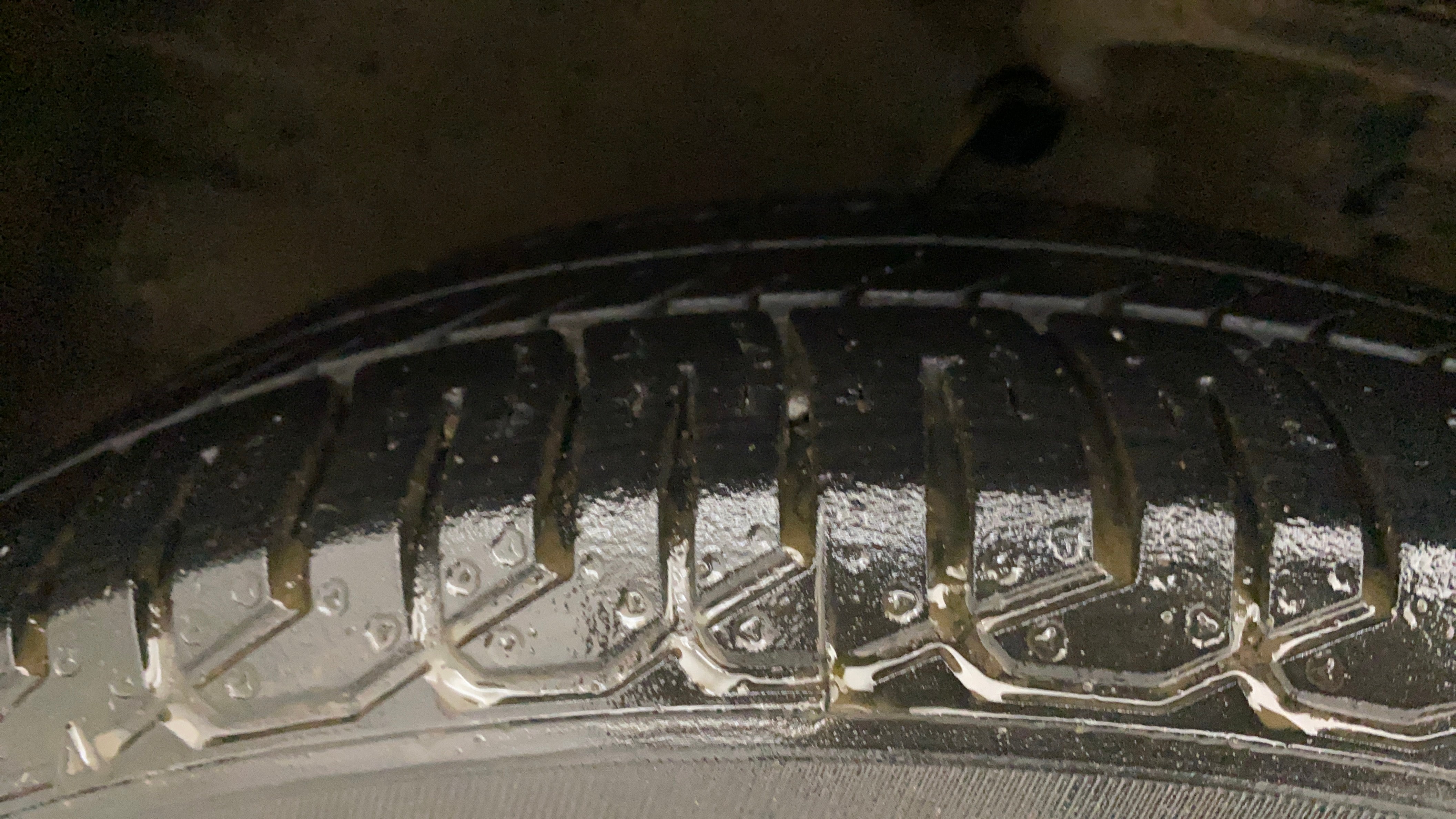 camera-Right-Front-Tyre-Tread