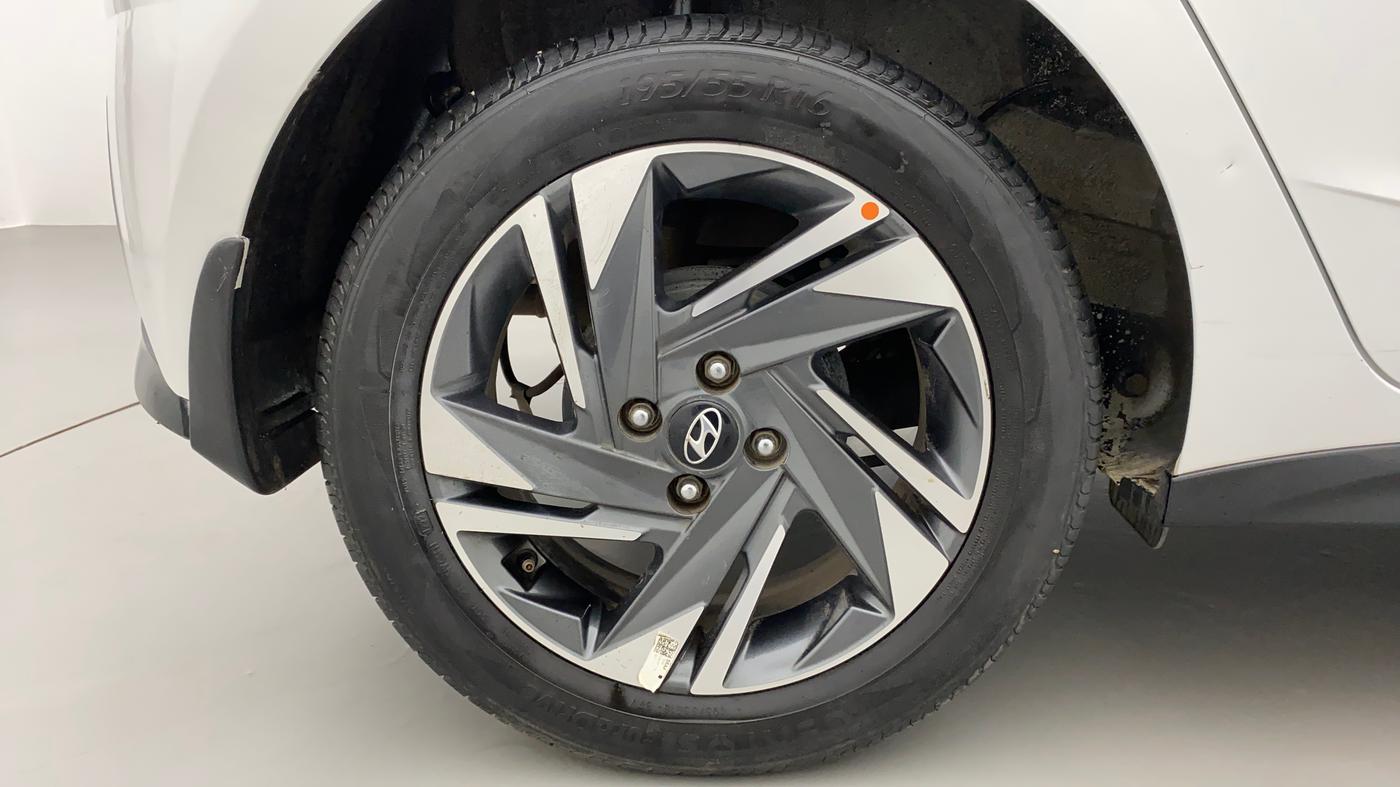 2022 Hyundai NEW I20 ASTA (O) 1.2 MT, Petrol, Manual, 28,448 km, Right Rear Wheel