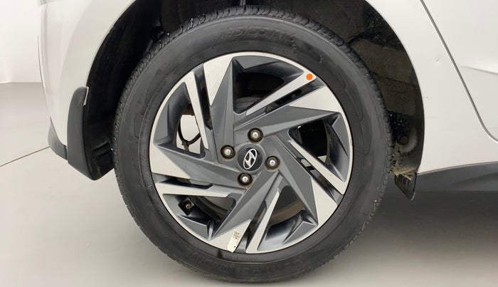 2022 Hyundai NEW I20 ASTA (O) 1.2 MT, Petrol, Manual, 28,448 km, Right Rear Wheel