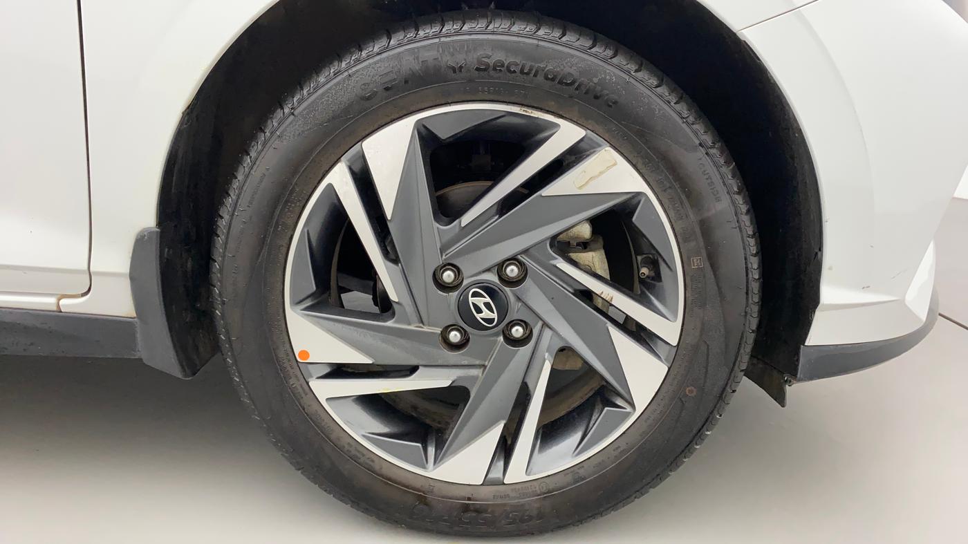 2022 Hyundai NEW I20 ASTA (O) 1.2 MT, Petrol, Manual, 28,448 km, Right Front Wheel