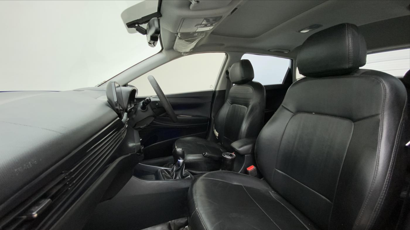 2022 Hyundai NEW I20 ASTA (O) 1.2 MT, Petrol, Manual, 28,448 km, Right Side Front Door Cabin