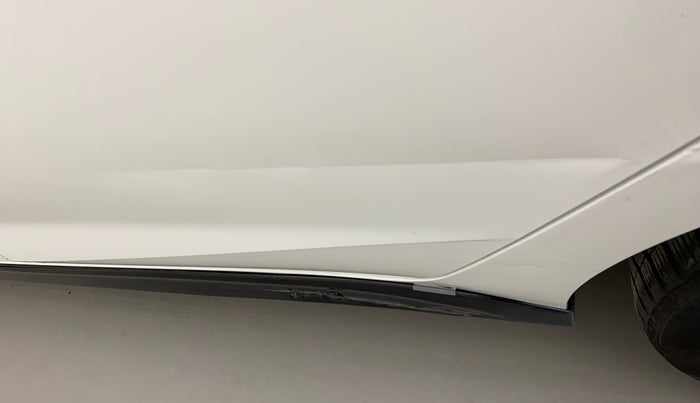 2022 Hyundai NEW I20 ASTA (O) 1.2 MT, Petrol, Manual, 28,448 km, Rear left door - Slightly dented
