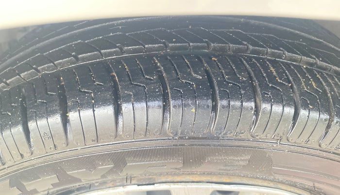 2016 Maruti Ciaz VXI+, Petrol, Manual, 41,827 km, Left Front Tyre Tread