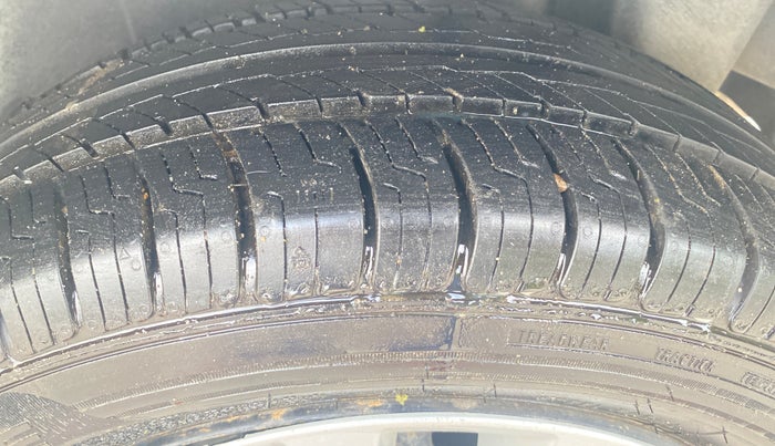 2016 Maruti Ciaz VXI+, Petrol, Manual, 41,827 km, Left Rear Tyre Tread