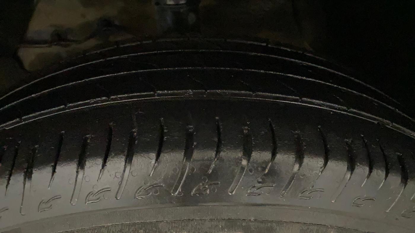 2022 Maruti BREZZA LXI SMART HYBRID, Petrol, Manual, 30,951 km, Left Front Tyre Tread