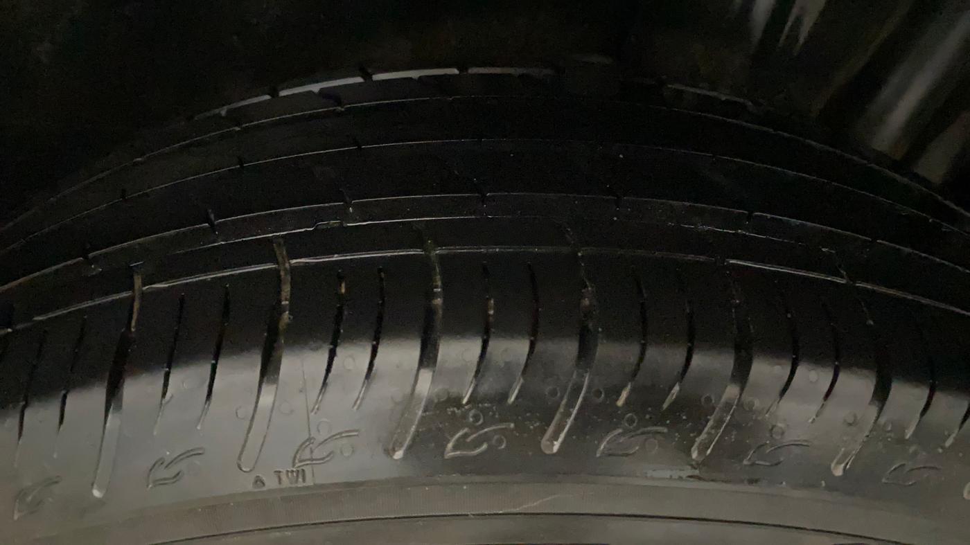 2022 Maruti BREZZA LXI SMART HYBRID, Petrol, Manual, 30,951 km, Left Rear Tyre Tread