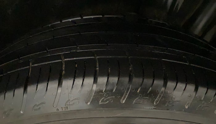 2022 Maruti BREZZA LXI SMART HYBRID, Petrol, Manual, 30,483 km, Left Rear Tyre Tread