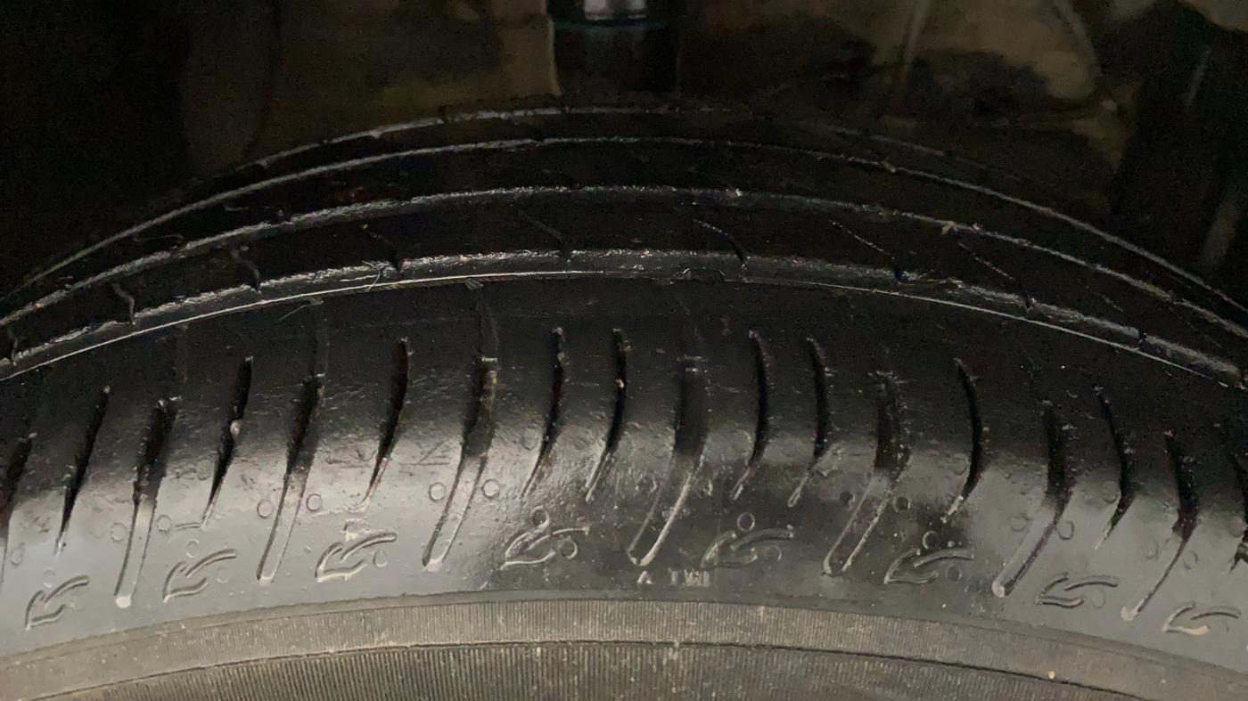 2022 Maruti BREZZA LXI SMART HYBRID, Petrol, Manual, 30,951 km, Right Front Tyre Tread